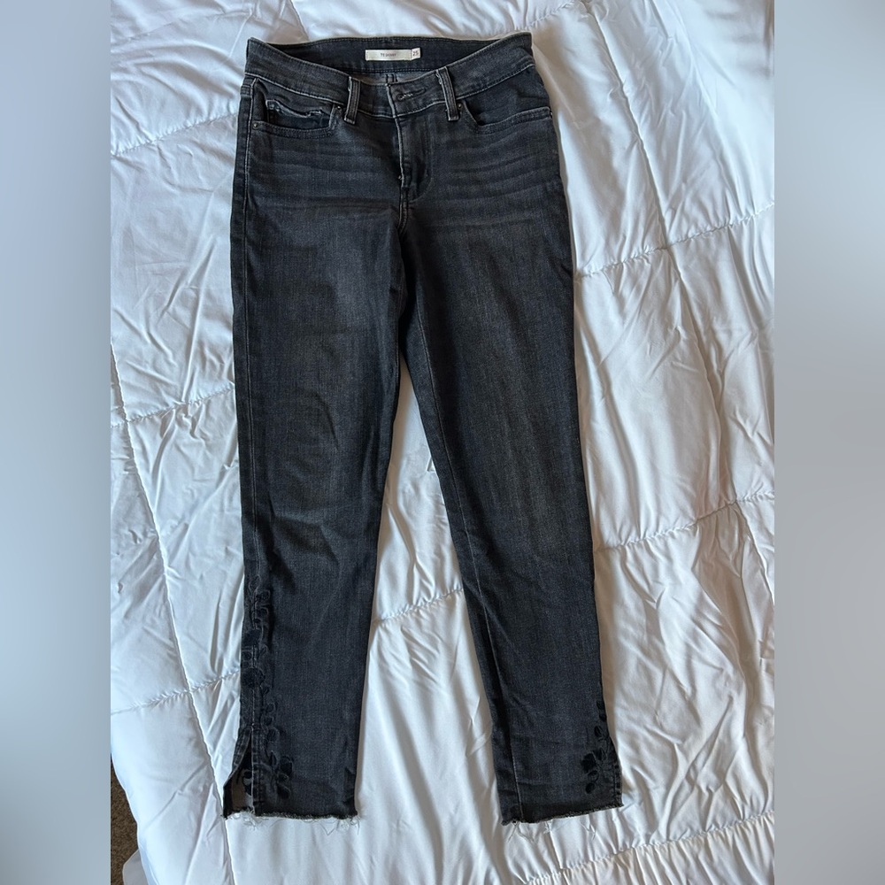 Levi's 711 Skinny Rawcut Hem Hi Rise Embroidered size 25